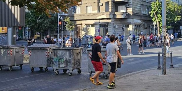"Kontejner-revolucija"  upravo završila u kontejneru: Blokaderi se pobiše i među sobom i sa Evropom! (FOTO)