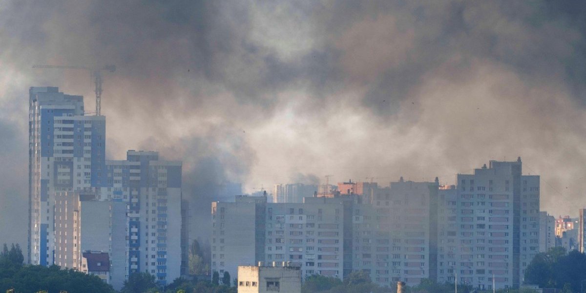 (VIDEO) Apokalipsa u Kijevu, jezive scene obišle svet: Crni dim progutao ceo grad, Ukrajina ovakvu katastrofu u istoriji nije doživela!