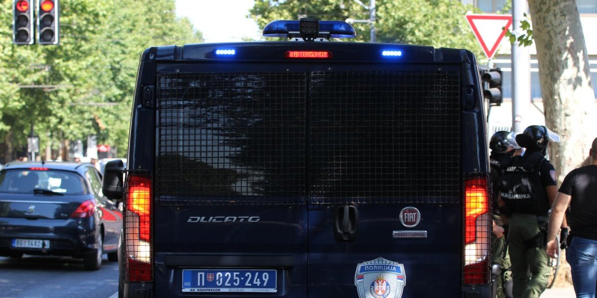 Uhapšen zbog ilegalnog arsenala oružja: Novopazarac posedovao i automatsku pušku