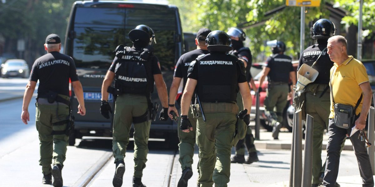 Dvoje blokadera privedeno! Oglasio se MUP o barikadama - Sve su uklonjene, saobraćajnice prohodne