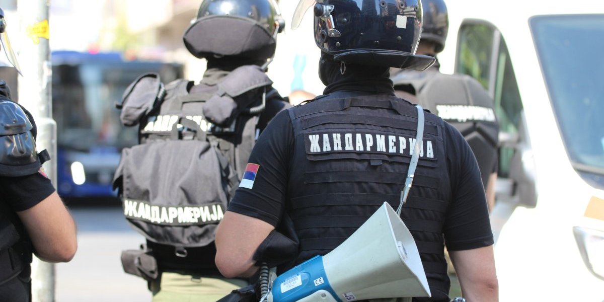 Policija pravdi privela 13 naci blokadera tokom noći: Pokušali da izazovu haos, pa završili u "marici"