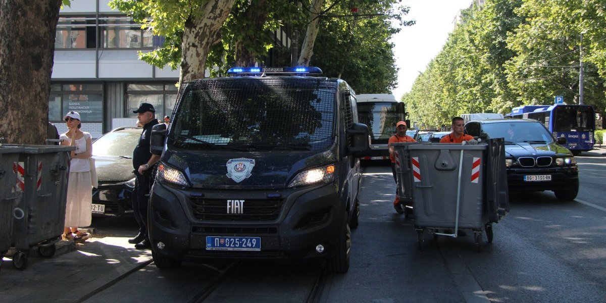 "Pobićemo ih, nema nazad": Blokaderi prete smrću policajcima (FOTO)