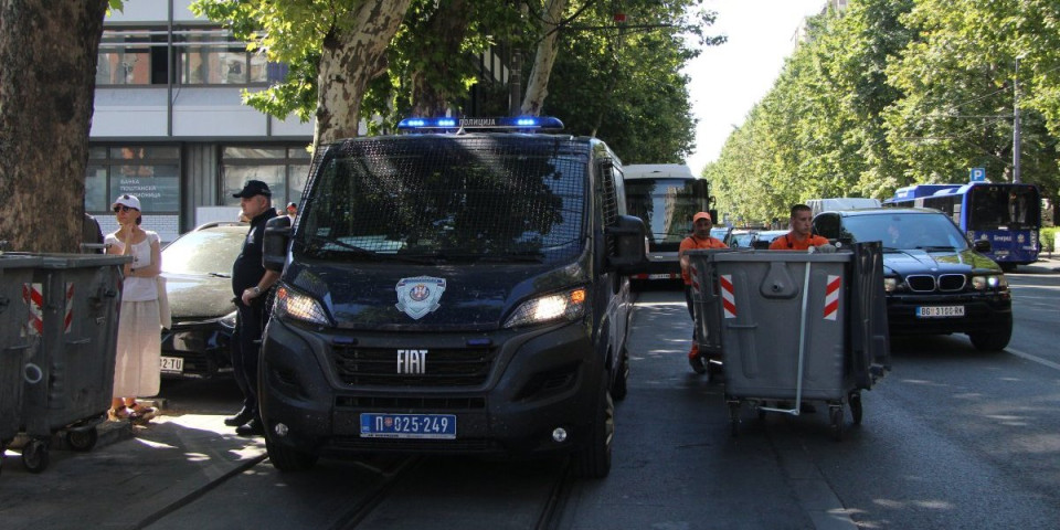 "Pobićemo ih, nema nazad": Blokaderi prete smrću policajcima (FOTO)