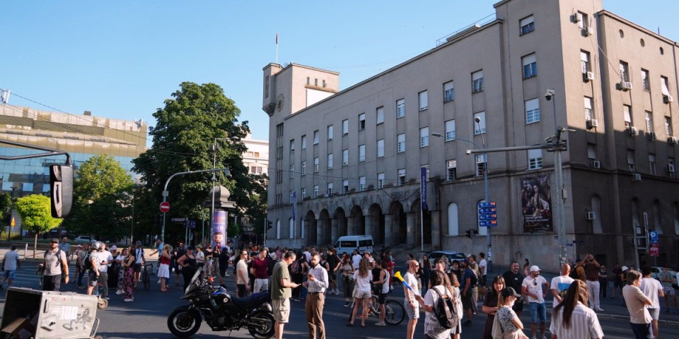 (FOTO/VIDEO) Procurile tajne prepiske: Blokade u niškoj gimnaziji organizovali profesori i to za novac: Ovo su cifre!