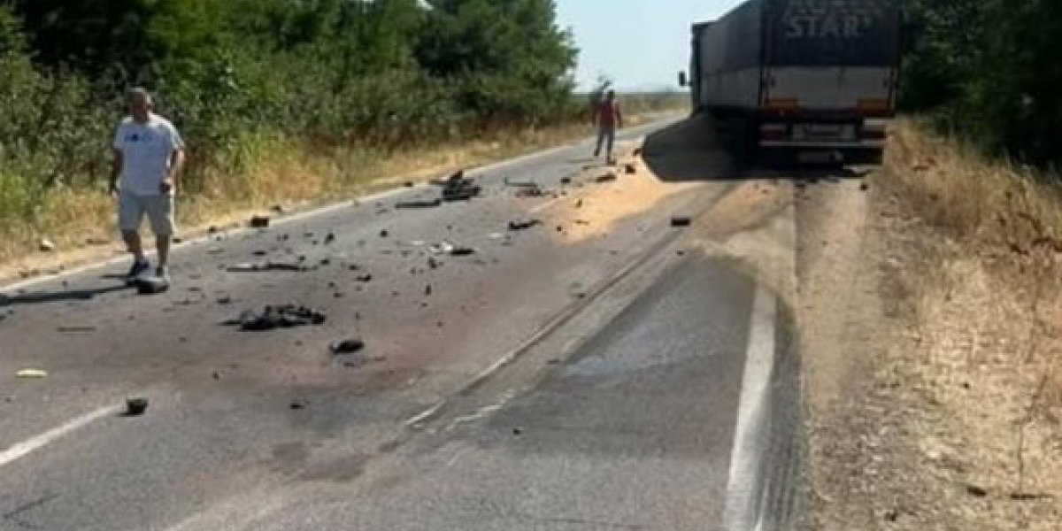 Poginula jedna osoba, druga teško povređena: Teška saobraćajna nesreća u Pančevu (FOTO)