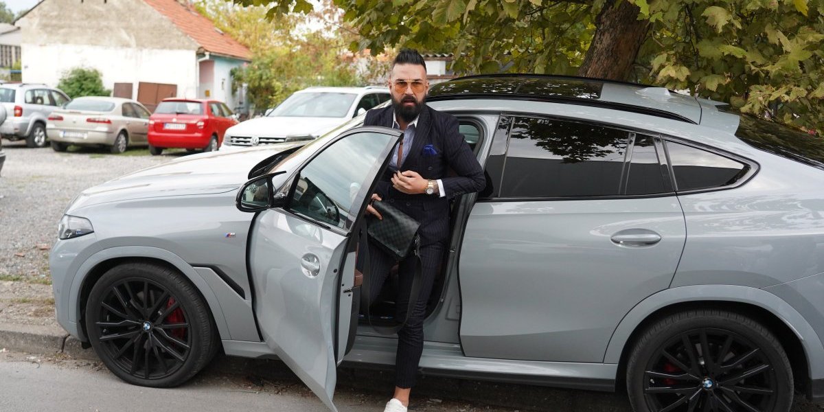 Pevač prekinuo kontakt sa majkom - Bol je bila velika: "Osećao sam se manje voljenim"