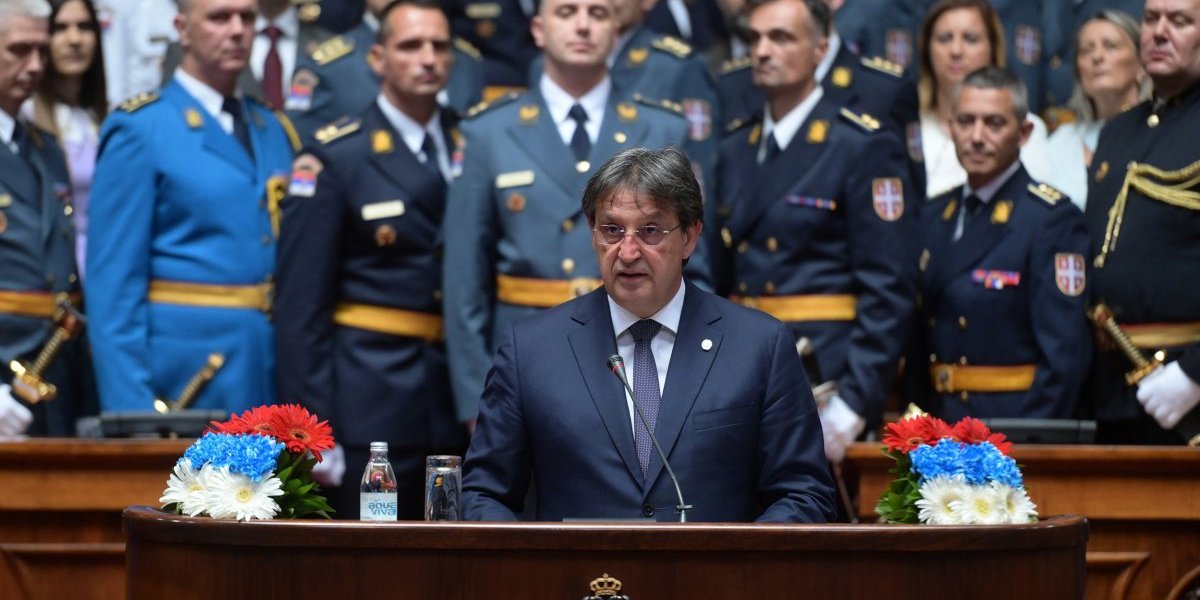 Svečanost u Skupštini: Gašić: Bezbednost naše otadžbine glavni je prioritet vojske
