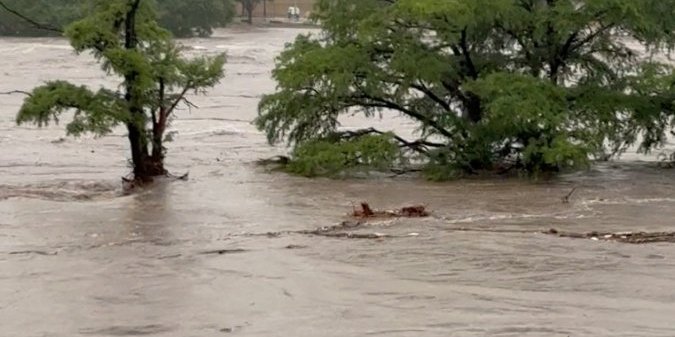 Horor u Teksasu: Desetine nestalih i poginulih u katastrofalnim poplavama, bujica odnela 23 devojčice (FOTO/VIDEO)