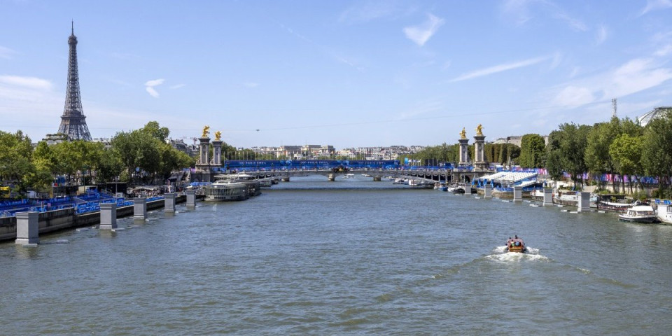 Horor u Parizu: Pronađena četiri tela u Seni, muškarac uhapšen