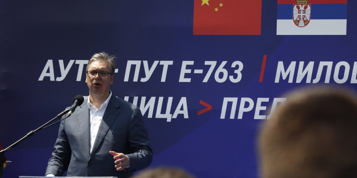 Ovako se vodi hibridni rat protiv Srbije i Vučića! Za drekavce i Šolakovce ništa nije sveto - ni zemlja, ni porodica (FOTO)