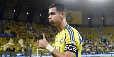 Sraman potez Ronalda! Navijači mu skandirali Mesijevo ime, a on se hvatao za m*da (VIDEO)
