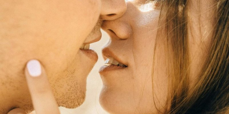 Šta njegov poljubac stvarno otkriva? Postoji 11 različitih načina na koji vas ljubi, a evo šta koji znači