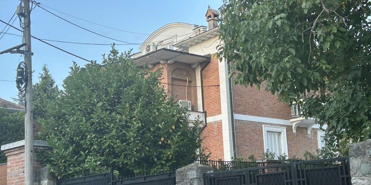 Vila Gorana Bregovića na Senjaku