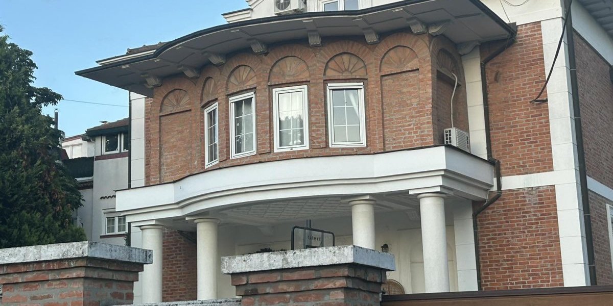 Vila Gorana Bregovića na Senjaku