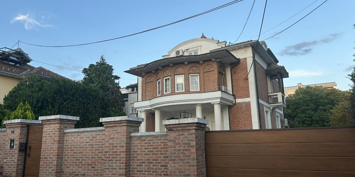 Vila Gorana Bregovića na Senjaku