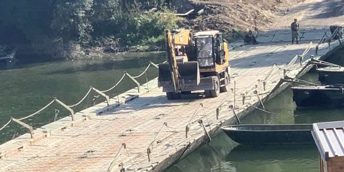 Preko Morave kod Svilajnca samo ovim mostom! Sastavljen je od 16 delova