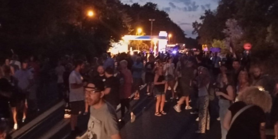 Užička policija radi na indentifikaciji ekstremista! Grupica blokadera sinoć pokušala da zaustavi saobraćaj na Ibarskoj magistrali
