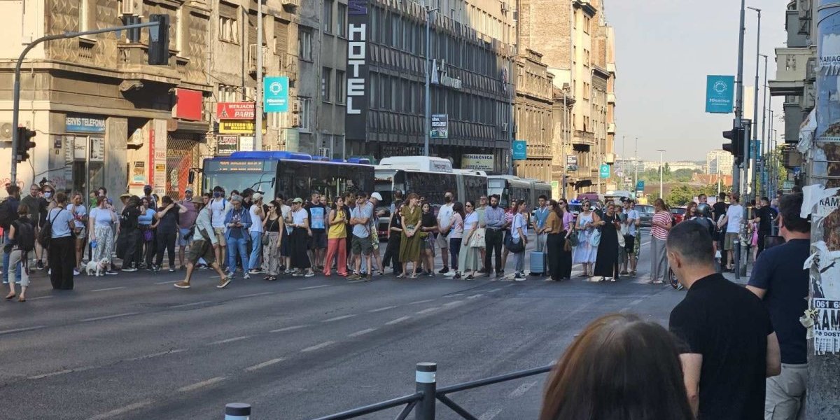 "Hvala vam što sam ostao bez posla, iako sam vas hranio": Beograđanin koji je dobio otkaz zbog blokada odlučio da ode iz grada (FOTO)