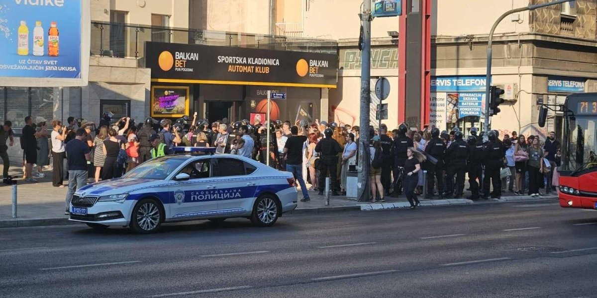 Policija na Brankovom mostu