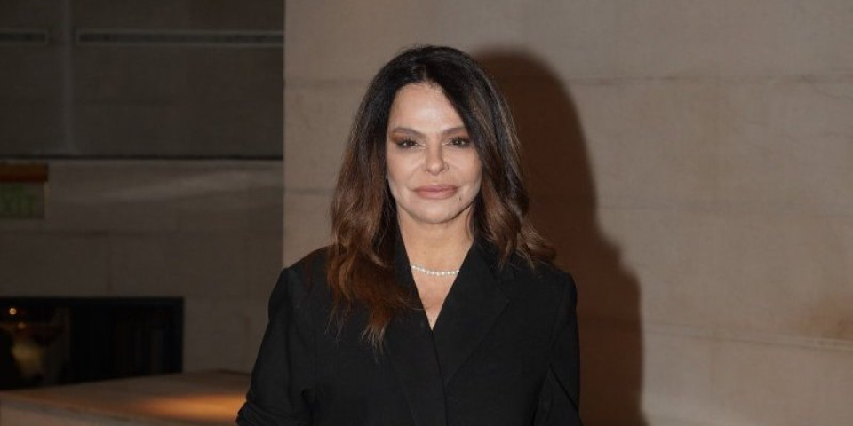 "Mislila sam da sam jeftina spodoba": Srpska glumica (53) pozirala u haljini bez brushaltera, a njena ispovest je sve ostavila bez reči (FOTO)