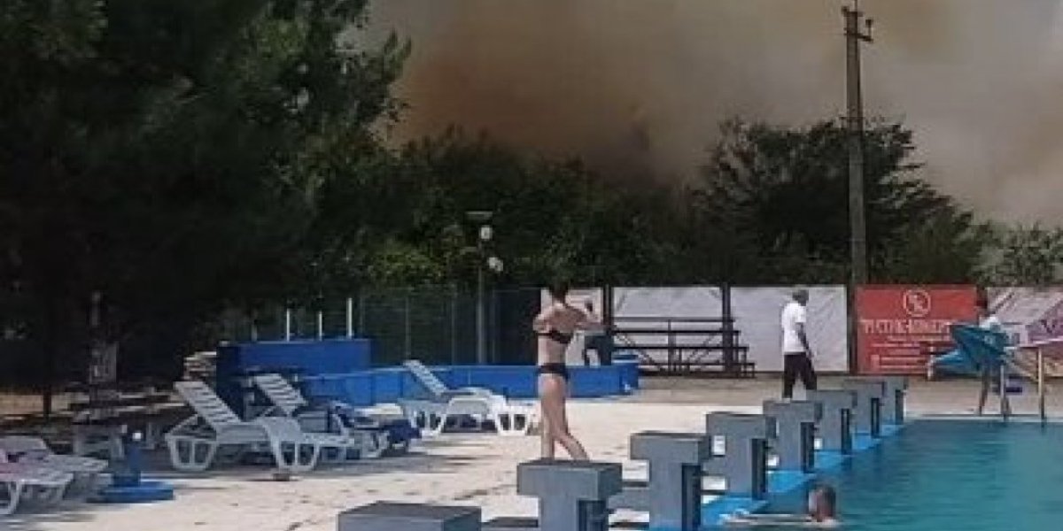 Veliki požar kod bazena u Odžacima: Ljudi kupe stvari i beže (VIDEO)