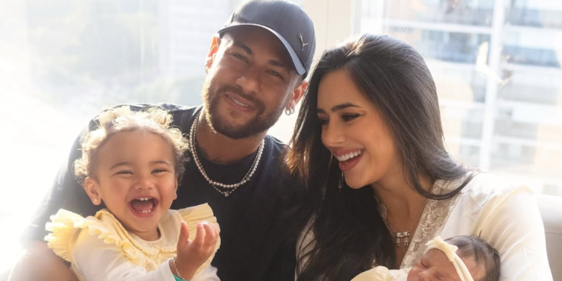 Nejmar postao otac po četvrti put: Prelepa brineta mu rodila ćerkicu Mel, objavila i fotke sa porođaja (FOTO)