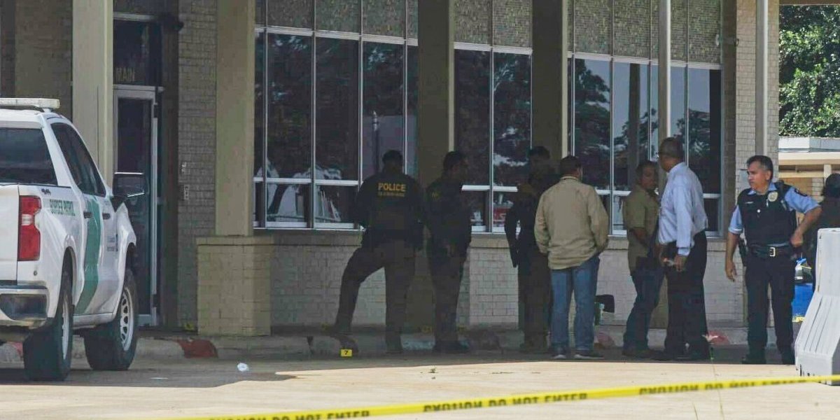 Automatom zapucao na savezne agente! Drama kod velikog aerodroma u Teksasu! (FOTO)