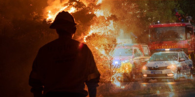 U Srbiji je zabeležen crni rekord u broju požara, saopštio je MUP.  Na terenu su sve raspoložive vatrogasno-spasilačke ekipe, a kako je rečeno angažovana je i Helikopterska jedinica, ali i Vojska Srbije.