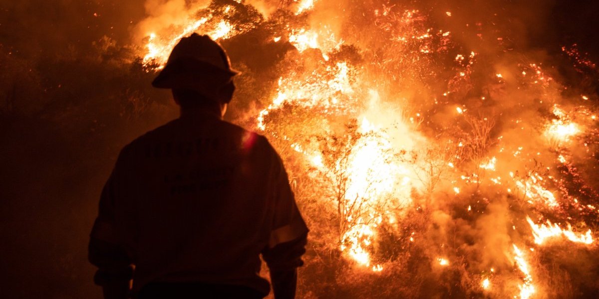 Od ponoći gori u ovom srpskom gradu: Jeziv prizor - vatrena stihija guta sve pred sobom (FOTO)