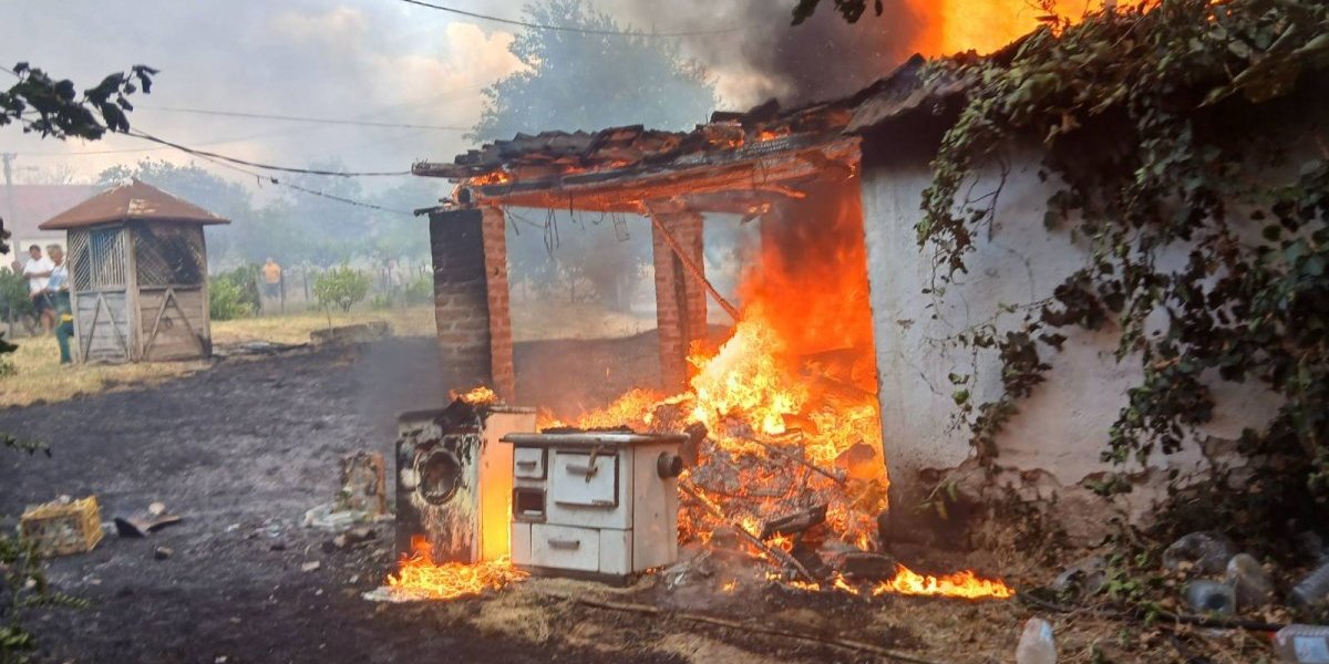 Vatra guta sve pred sobom