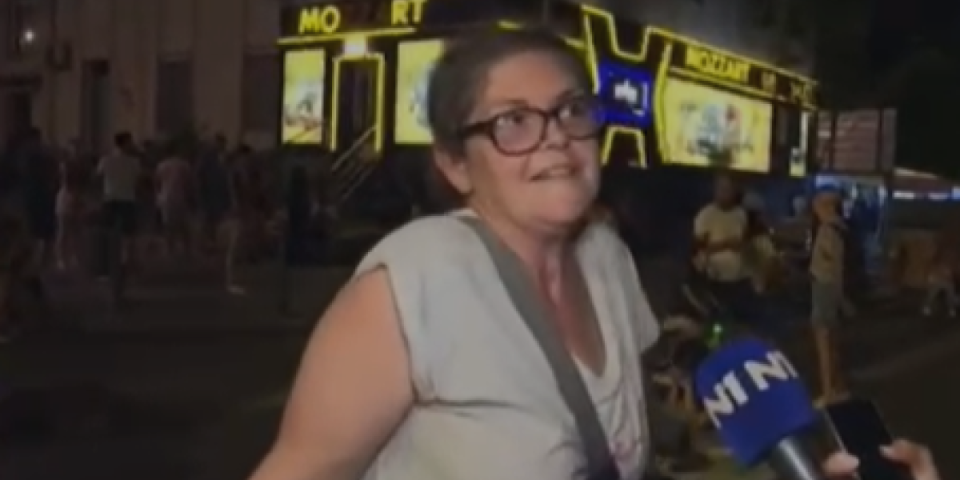 Šta reći? Blokaderka urađena kao mali servis: Evo kako Zemun "pumpa" na blokadi, reporterka N1 propala u zemlju