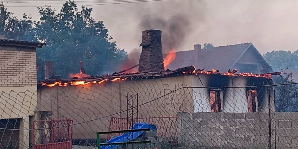 Požar zahvatio i Konjarnik: Izgorelo 39 kuća (FOTO/VIDEO)