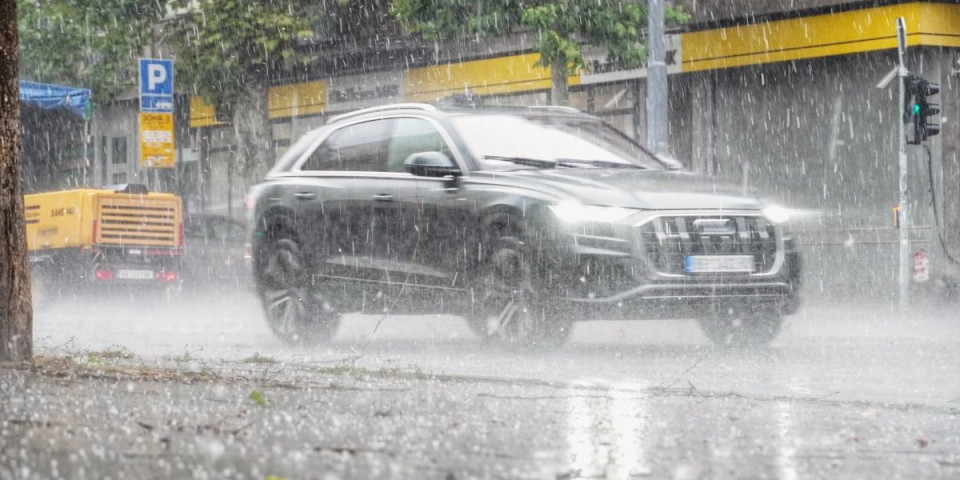 Građani se pozivaju na oprez: Opasna pojava usled današnjih pljuskova