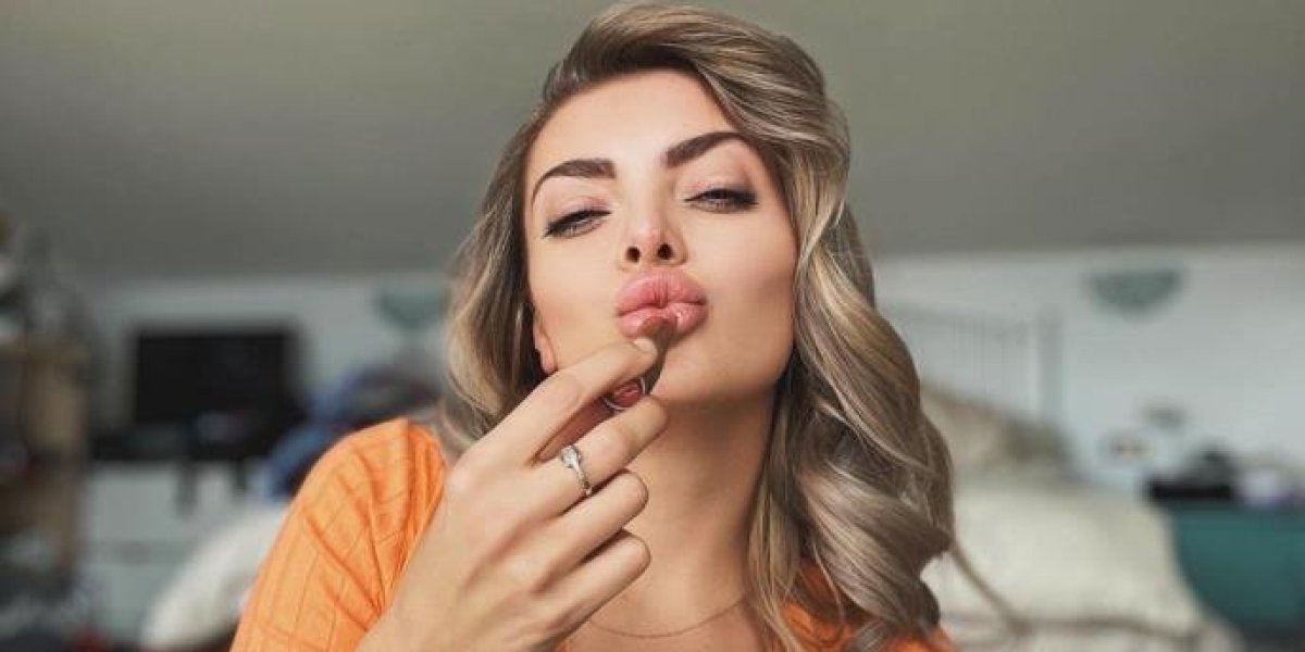 Ćerka Dina Dvornika šokirala vatačinom sa dečkom - Zajahala ga, pa pokazala rad jezikom (FOTO)