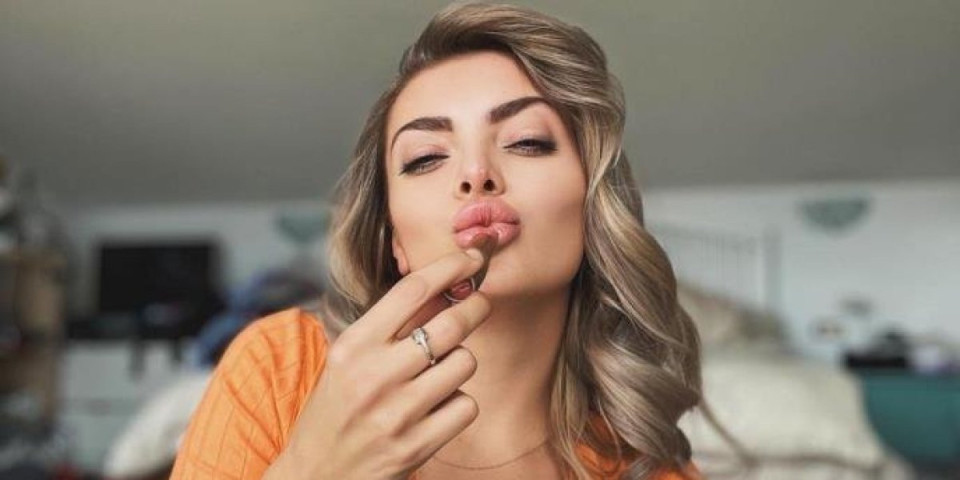 Ćerka Dina Dvornika šokirala vatačinom sa dečkom - Zajahala ga, pa pokazala rad jezikom (FOTO)