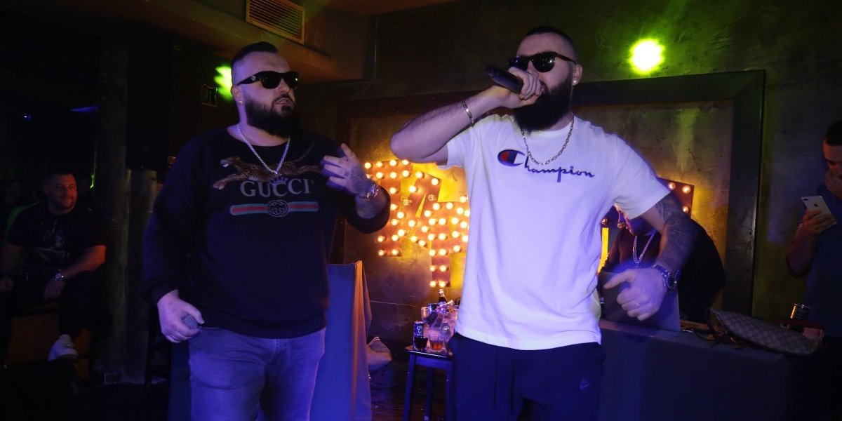 Skakali su po njemu, pukla mu je lobanja: Još jedan mladić brutalno pretučen na nastupu Jale i Bube