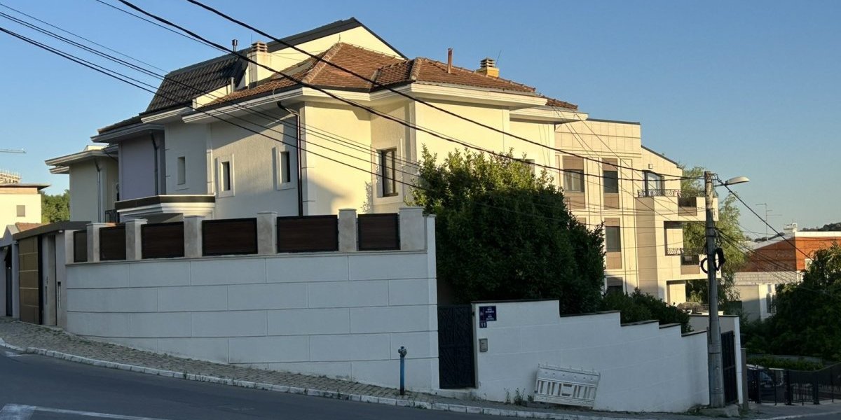 Estradni moćnik uložio pola miliona evra u renoviranje vile: Raskoš na sve strane, Karleuša mu prva komšinica (FOTO)