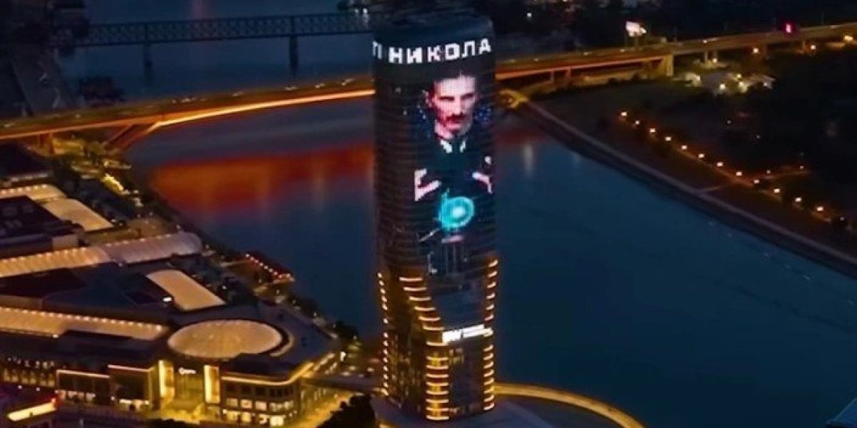Nikola Tesla "zasijao" na Kuli Beograd: Veličanstven prizor u čast rođendana najvećeg srpskog naučnika (VIDEO)