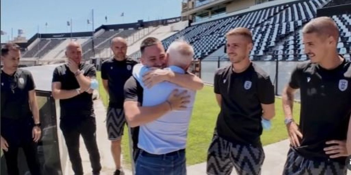 Ruski milijarder i Putinov oligarh helikopterom sleteo na stadion, pa izgrlio srpskog fudbalera (VIDEO)