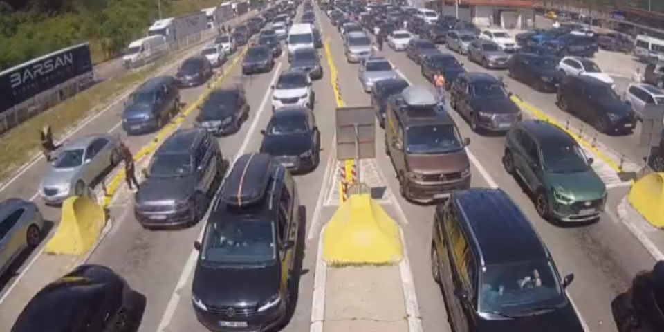 Dan "D" za vozače: Kilometarske kolone na granicama, pogledajte kakva je situacija