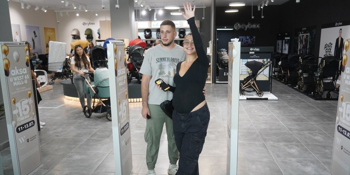 Spale joj farmerke nasred tržnog centra - Voditeljka u sedmom mesecu trudnoće doživela peh