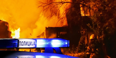 Poznati kafić u centru Beograda, zapaljen je noćas oko dva ujutru.