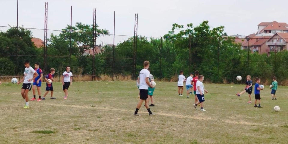 Otvoren letnji sportski kamp za osnovce: Događaj ponovo okupio veliki broj mališana (FOTO GALERIJA)