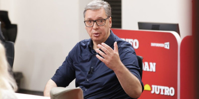 Očajni blokaderi, koji svakim danom sve više gube podršku i to priznaju čak i oni koji su im do juče bili ideolozi i medijske "pumpadžije", uprkos smehotresnim fotografijama s njihovih skupova gde se okuplja šačica zgubidana, sada ponovo prete predsedniku Srbije Aleksandru Vučiću.