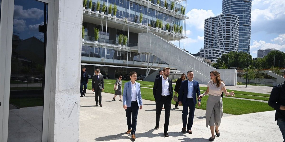 "Postaće ključni kreativni ekosistem u regionu!" Brnabić sa Henrahanom obišla Ložionicu (FOTO)