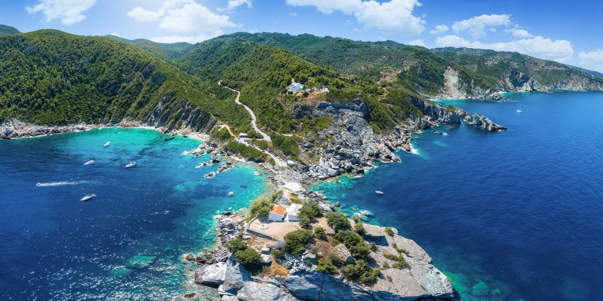 Tragedija u Grčkoj: Automobil sleteo u more, vozač (52) poginuo