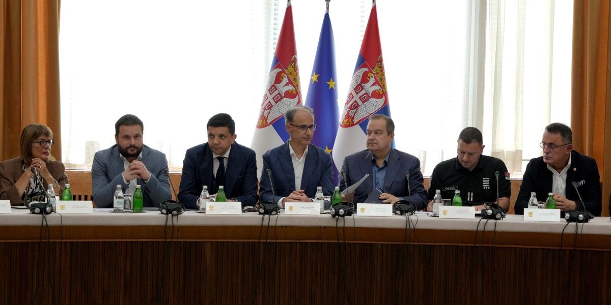 Premijer Macut prisustvovao vanrednoj sednici Republičkog štaba za vanredne situacije