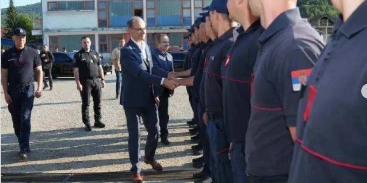 Svrljig dobio rezervoare za vodu: Pomoć uručili Macut i Dačić