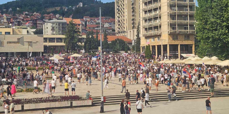 Dozvoljeno je tući svakoga ko nije blokader, čak i ako je službeno lice: MUP se oglasio povodom skandalozne odluke suda u Užicu