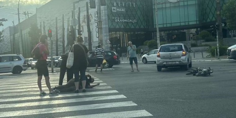 Oboren biciklista: Nesreća u Beogradu (FOTO)